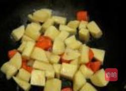 土豆西红柿焖牛腩的做法图解5