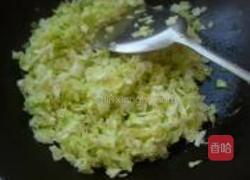 肉饼包菜炒粿条的做法图解4