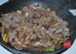辣白菜炒鸡胗的做法图解6