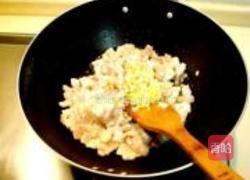 榛仁青豆炒鱼糜的做法图解12