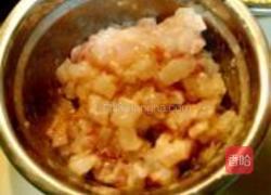 榛仁青豆炒鱼糜的做法图解3