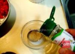 榛仁青豆炒鱼糜的做法图解4