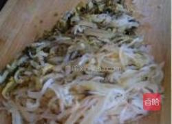 酸菜氽白肉的做法图解2