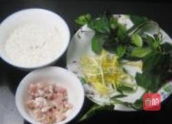 金银花瘦肉粥的做法图解1