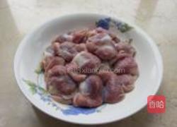 蒜薹炒鸡胗的做法图解1