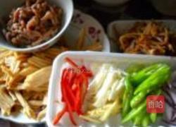 豆瓣腐竹鱿鱼丝的做法图解3