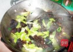 芹菜木耳炒肉的做法图解6