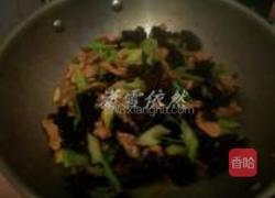 芹菜木耳炒肉的做法图解9