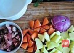 红焖牛肉煲的做法图解2