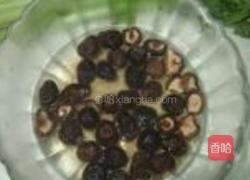 香菇炒腐竹的做法图解3