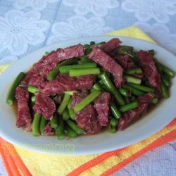 蒜苔炒牛肉的做法[图]