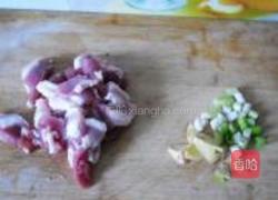 五花肉烧扁豆的做法图解2