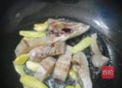 紫苏豆腐煮鱼的做法图解3