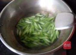 西芹洋葱炒虾的做法图解4