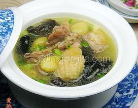 黑木耳白果燉雞湯