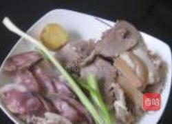 红肓蟹香肠白菜煲的做法图解2