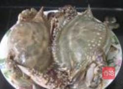 红肓蟹香肠白菜煲的做法图解3