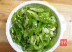 辣椒圈炒火焙鱼的做法图解2