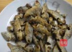 辣椒圈炒火焙鱼的做法图解4