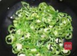 辣椒圈炒火焙鱼的做法图解5