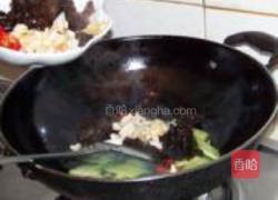 木耳黄瓜炒百合的做法图解6