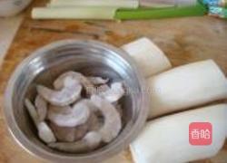 白萝卜烩虾仁的做法图解1