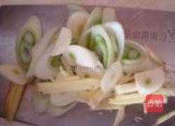 白萝卜烩虾仁的做法图解3