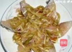 六角星榨菜蒸鱼的做法图解3