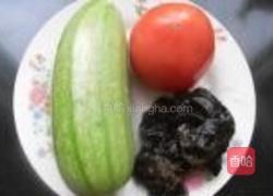 西葫芦番茄炒鸡蛋的做法图解1