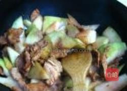 西瓜皮炒五花肉的做法图解7