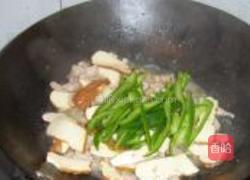 茶干青椒炒肉丝的做法图解9