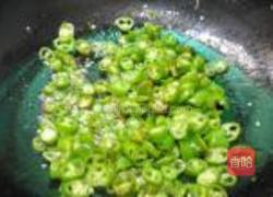 辣椒大蒜炒油渣的做法图解8