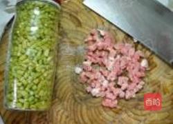 肉丁酸豆角的做法图解7