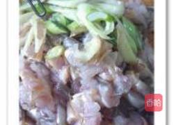 炸小鲫头鱼的做法图解3