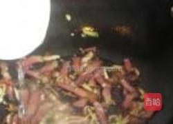 石榴花炒腊肉的做法图解10
