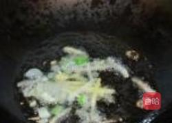 酸辣包菜丝的做法图解2