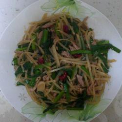 肉丝韭菜炒土豆丝的做法[图]