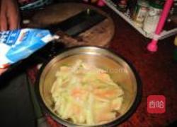 炒酸辣西瓜皮的做法图解2