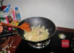 炒酸辣西瓜皮的做法图解4