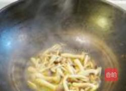 姬菇西红柿炒鸡蛋的做法图解6