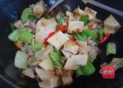 西芹炒豆皮的做法图解7