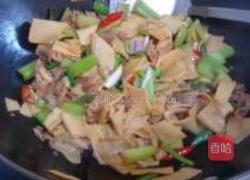 西芹炒豆皮的做法图解8