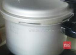 白菜年糕烩排骨的做法图解2