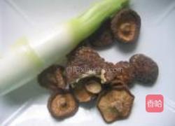 素炒黄鳝丝的做法图解1