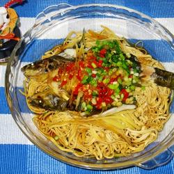 剁椒豆干丝蒸鱼的做法[图]