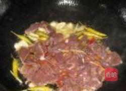 泡椒白菜炒猪肝的做法图解5