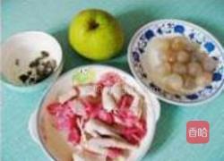 鸡爪瘦肉水果人参汤的做法图解1