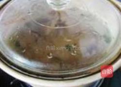 鸡爪瘦肉水果人参汤的做法图解6