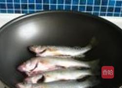 清炖小鲈鱼的做法图解2
