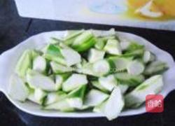 鸭血旺烧丝瓜的做法图解2